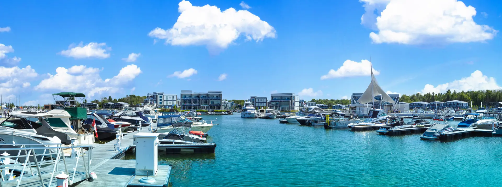 Scenic Innisfil marina and yacht club on Ontario's Lake Simcoe with hotels and boat rentals.